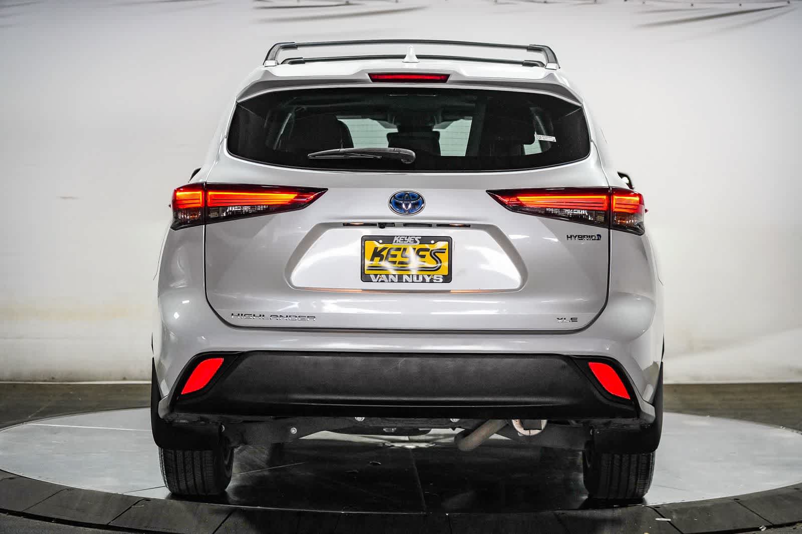 Used 2022 Toyota Highlander XLE AWD/4WD image 5