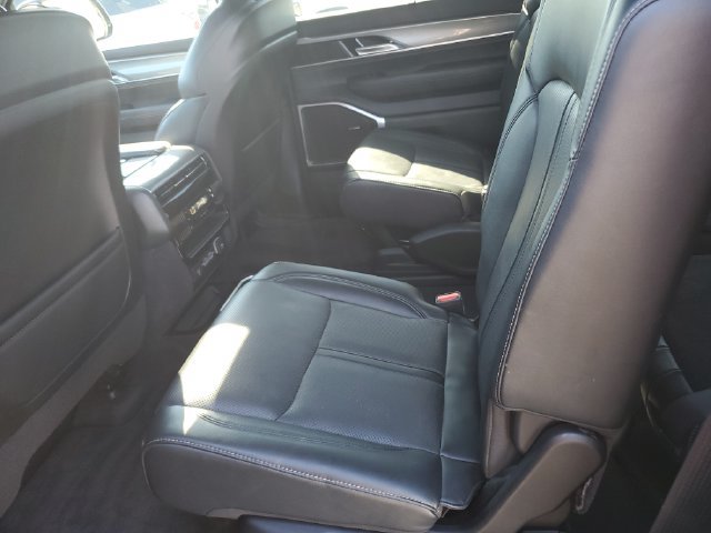 Used 2022 Jeep Wagoneer Series III AWD/4WD image 12