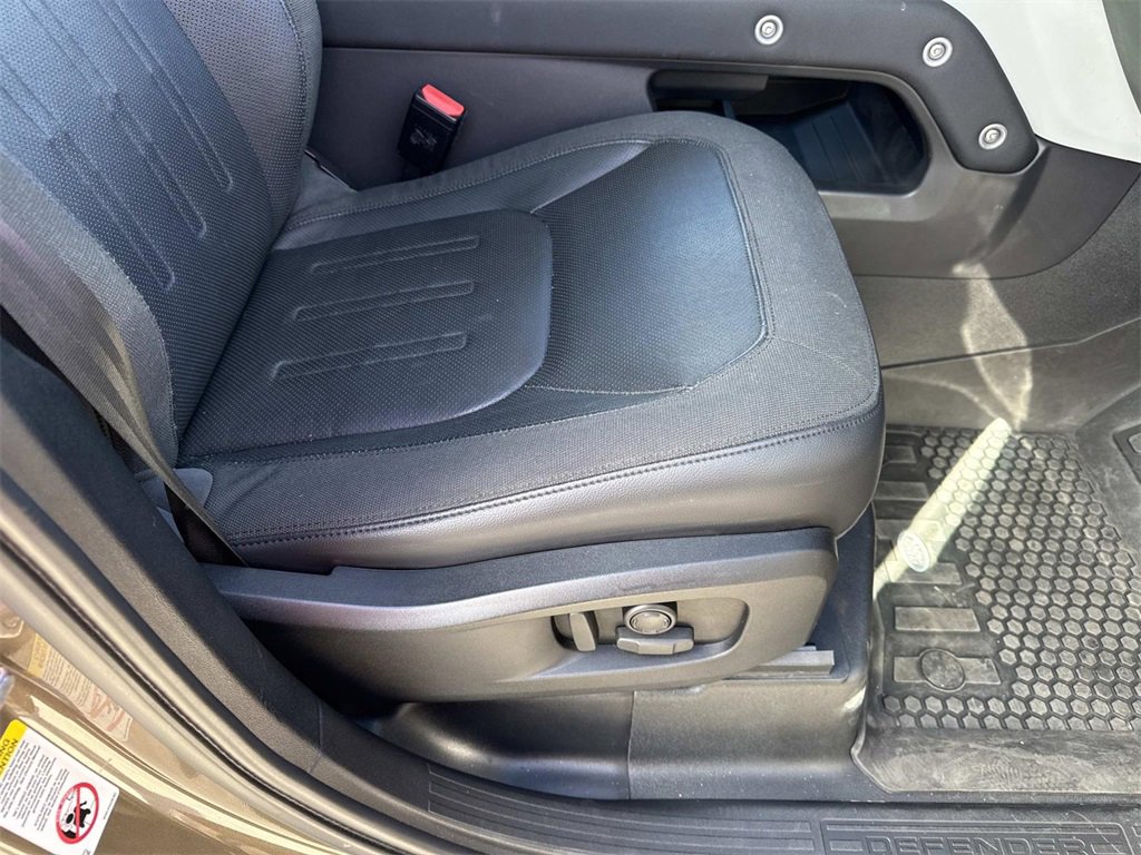 Used 2020 Land Rover Defender 110 SE image 29