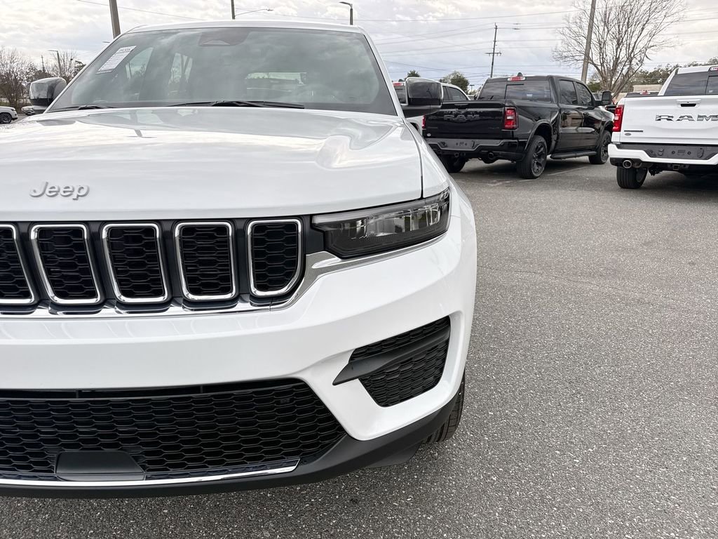 New 2026 Jeep Grand Cherokee Laredo image 9