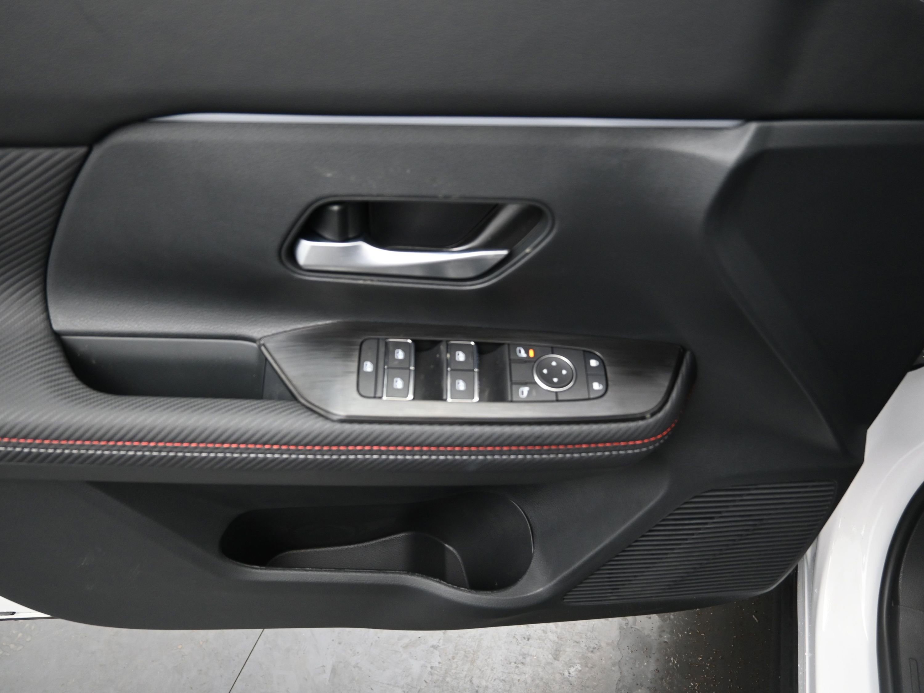 New 2026 Nissan Kicks SR w/ SR Premium Package image 11