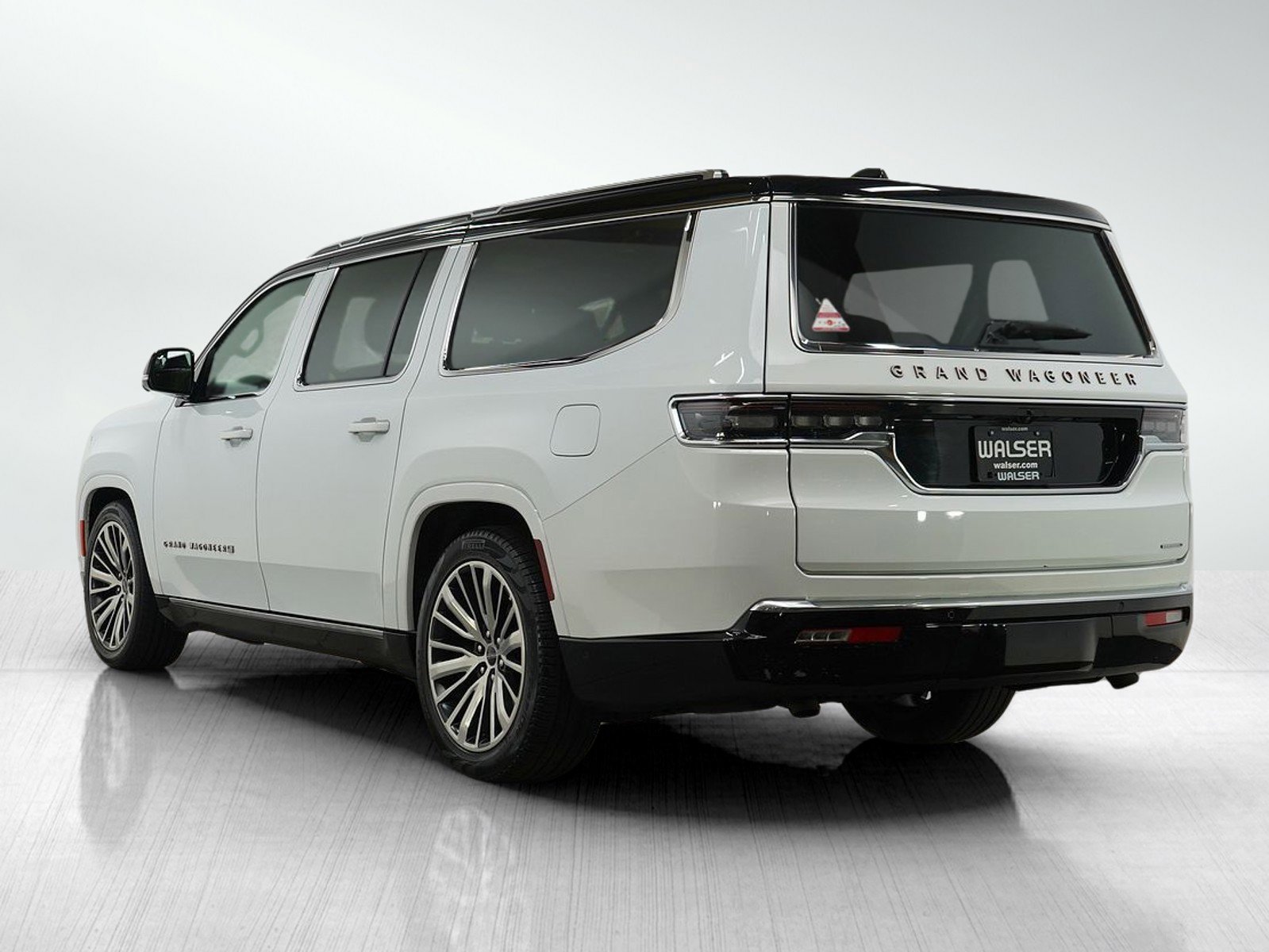 Used 2024 Jeep Grand Wagoneer L Series III image 3