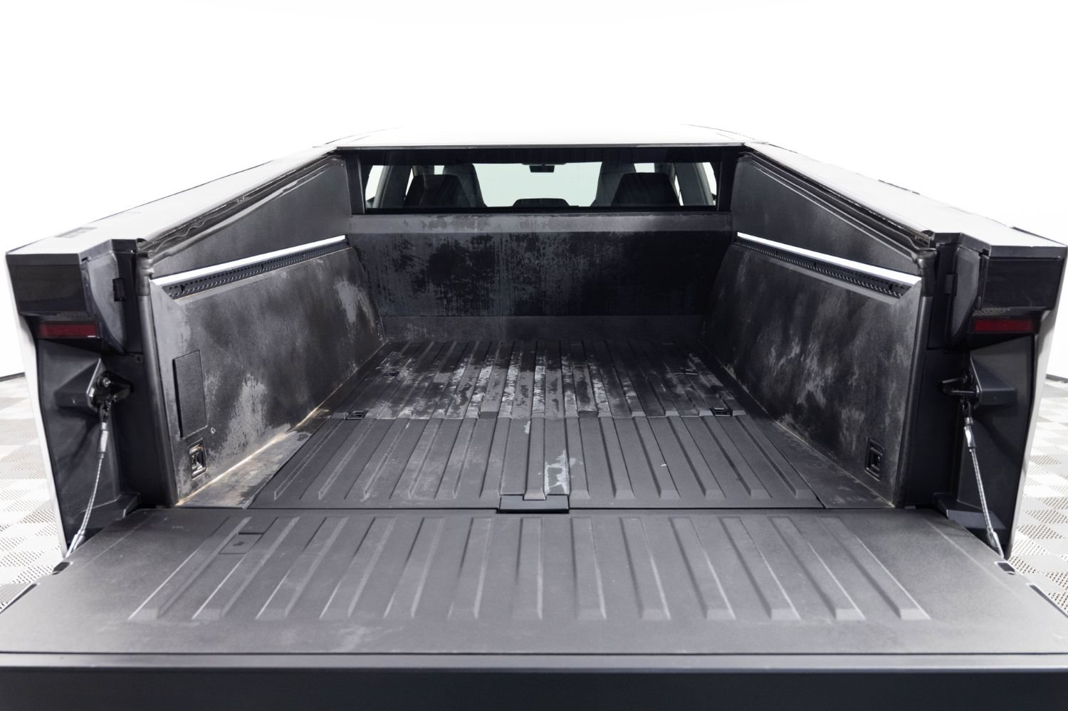 Used 2024 Tesla Cybertruck AWD Crew Cab image 21
