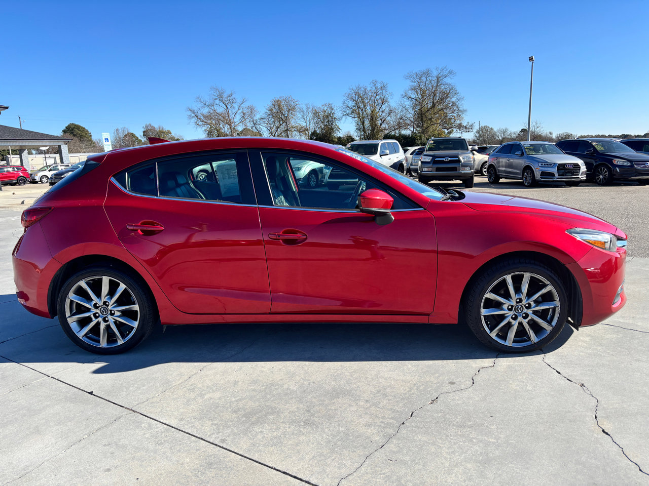 Used 2018 MAZDA MAZDA3 Touring image 3