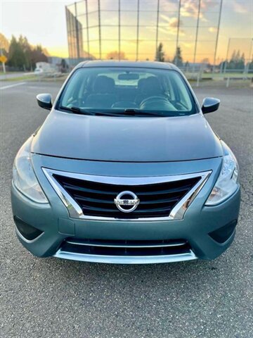 Used 2019 Nissan Versa SV image 2