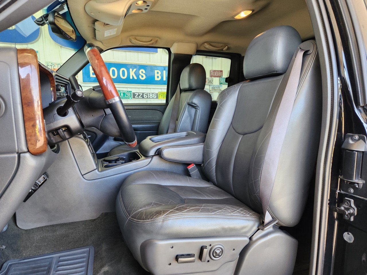 Used 2003 GMC Sierra 2500 SLT w/ SLT Preferred Equipment Group AWD/4WD image 4