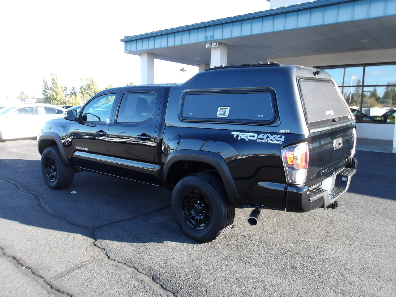 Used 2021 Toyota Tacoma TRD Off-Road w/ Technology Package image 3