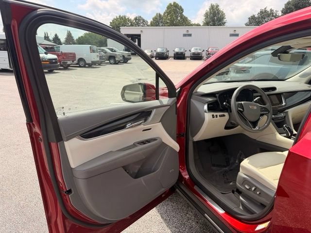 Used 2024 Cadillac XT6 Premium Luxury w/ Technology Package AWD/4WD image 12