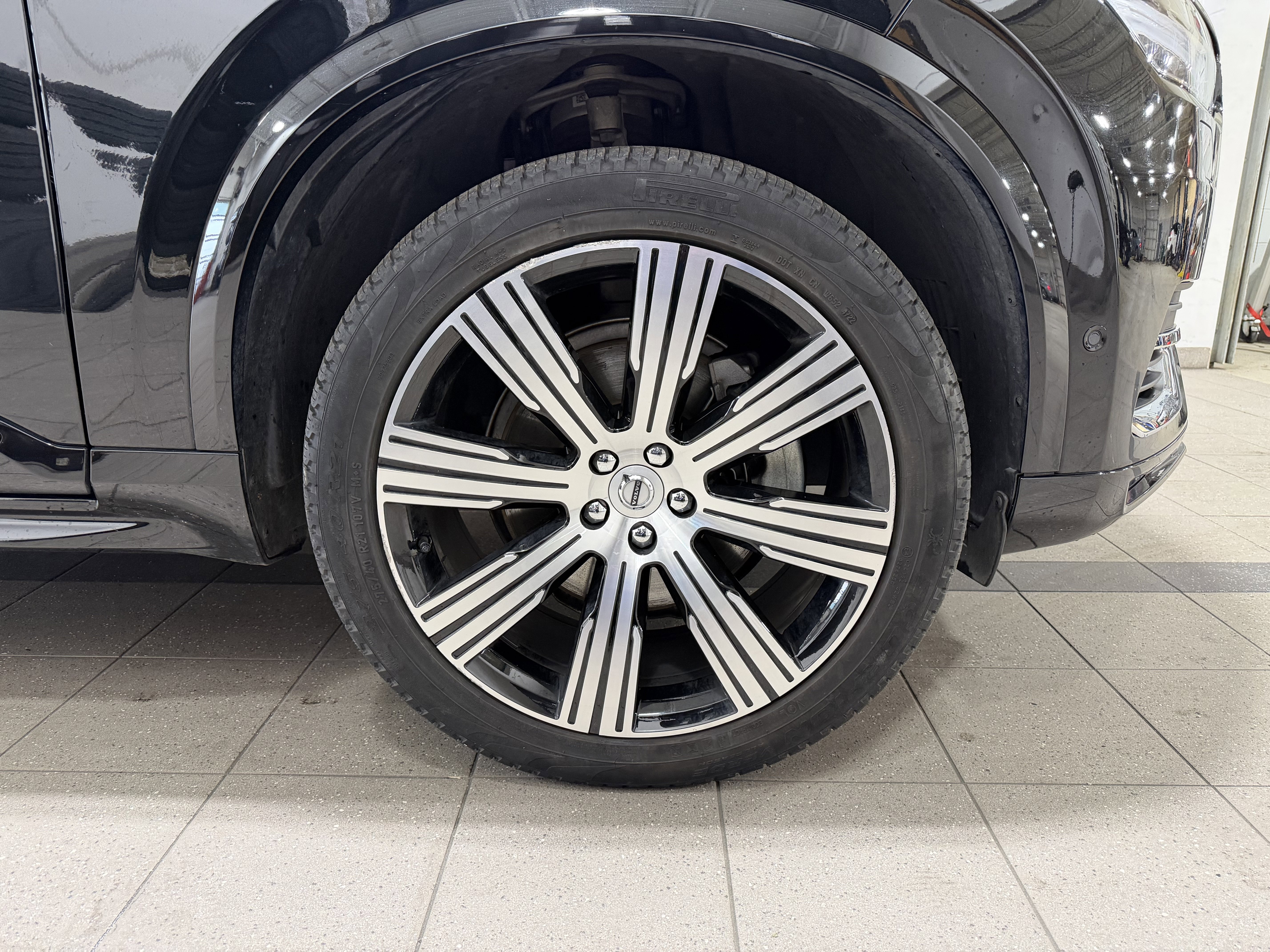 Used 2023 Volvo XC90 B6 Ultimate w/ Protection Package image 2