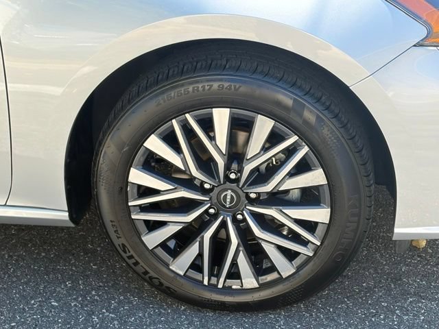 Used 2024 Nissan Altima 2.5 SV AWD/4WD image 11