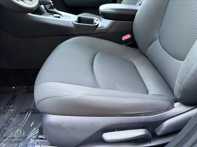 Used 2025 Toyota RAV4 LE AWD/4WD image 12