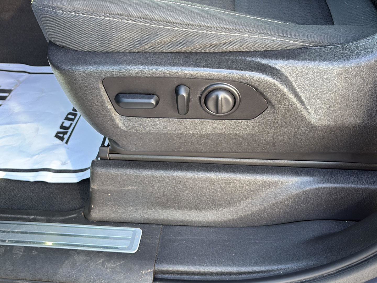 Used 2021 Chevrolet Silverado 1500 LT image 14