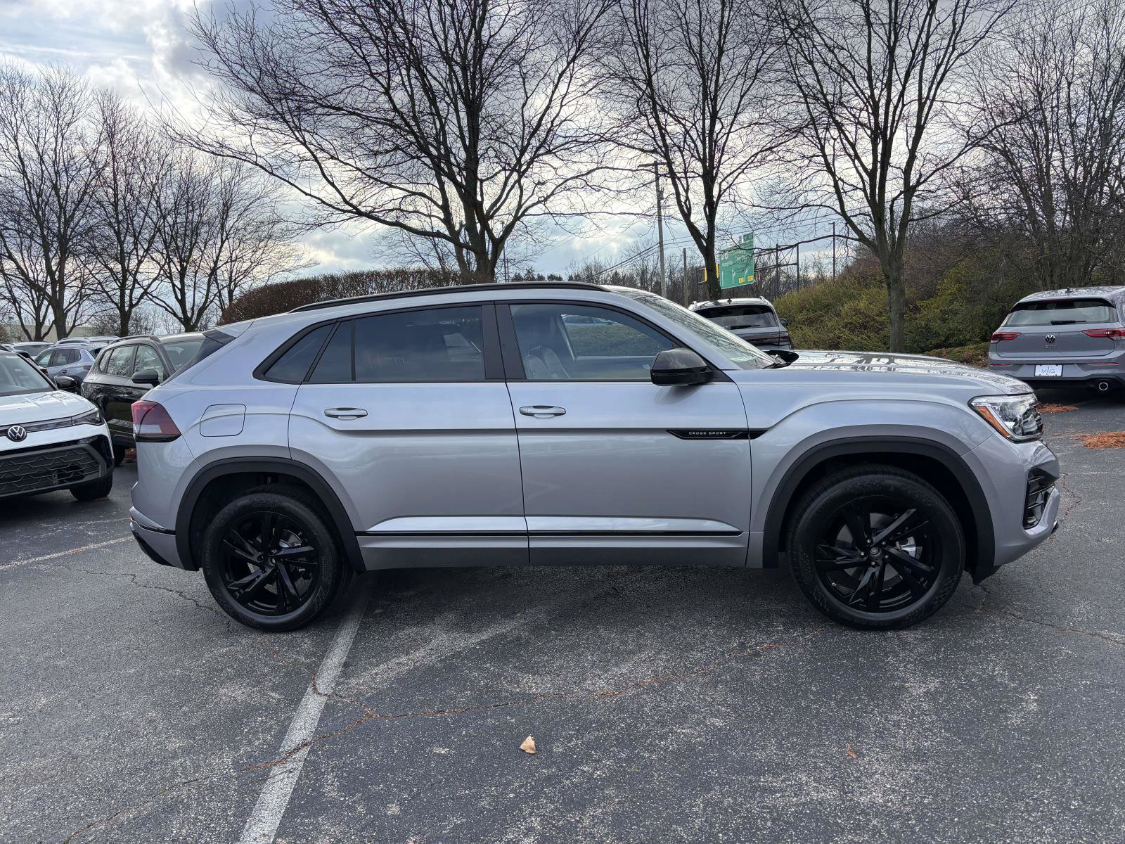 New 2026 Volkswagen Atlas Cross Sport SEL R-Line AWD/4WD image 8