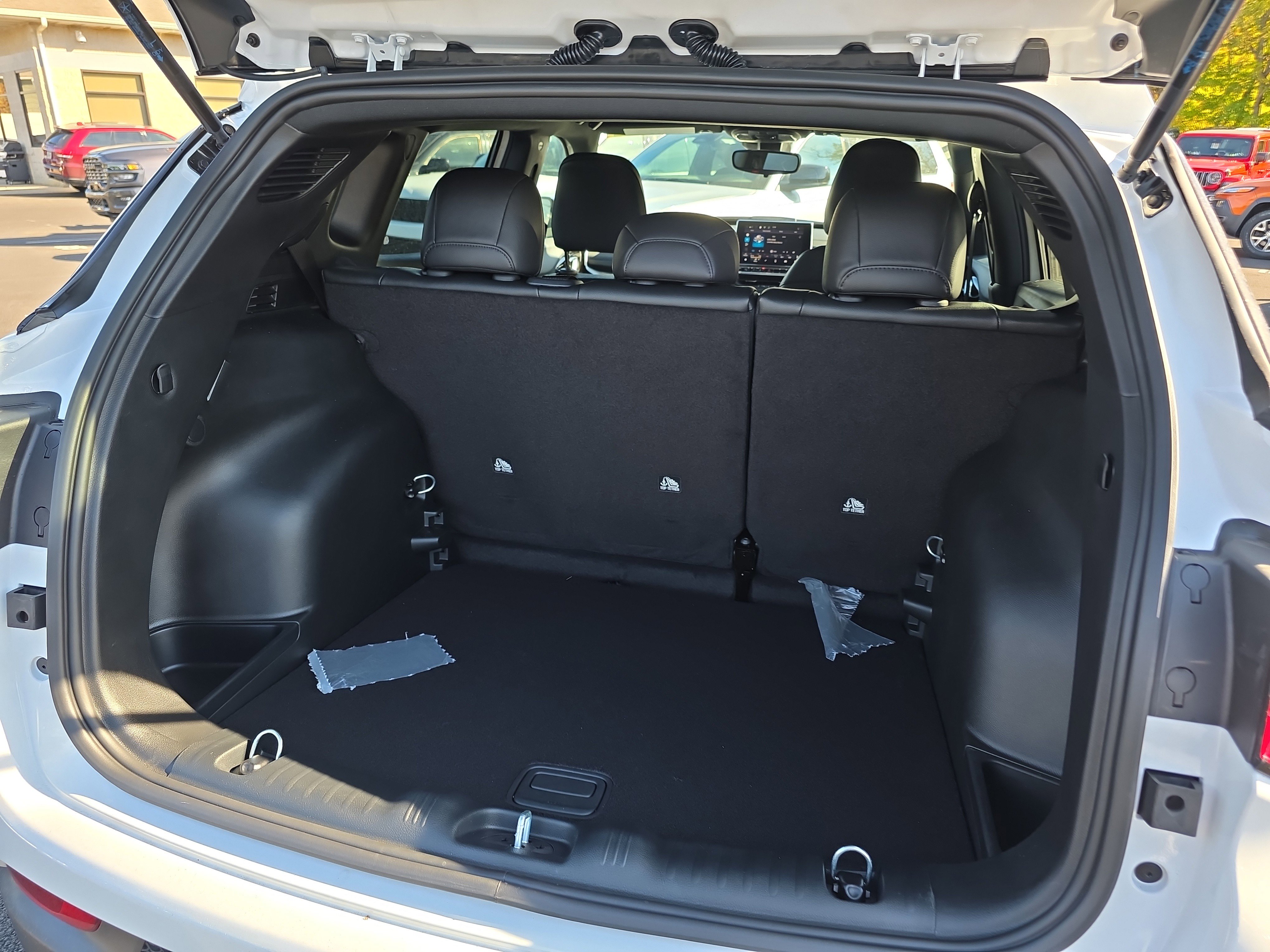 New 2026 Jeep Compass Latitude image 28