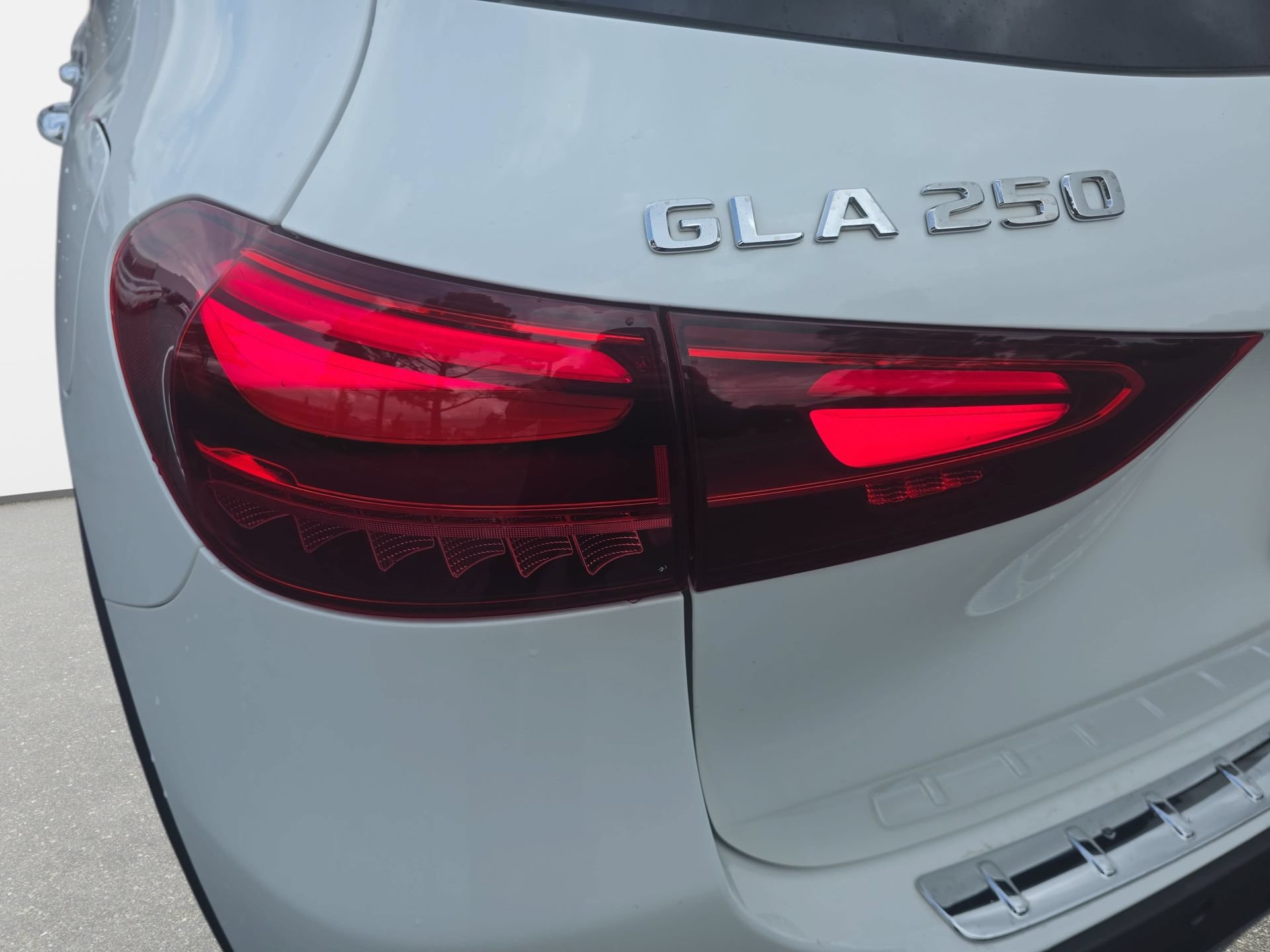 Used 2025 Mercedes-Benz GLA 250 image 32