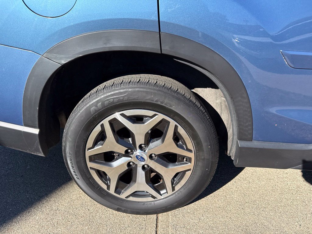 Used 2019 Subaru Forester Premium w/ All-Weather Package AWD/4WD image 11