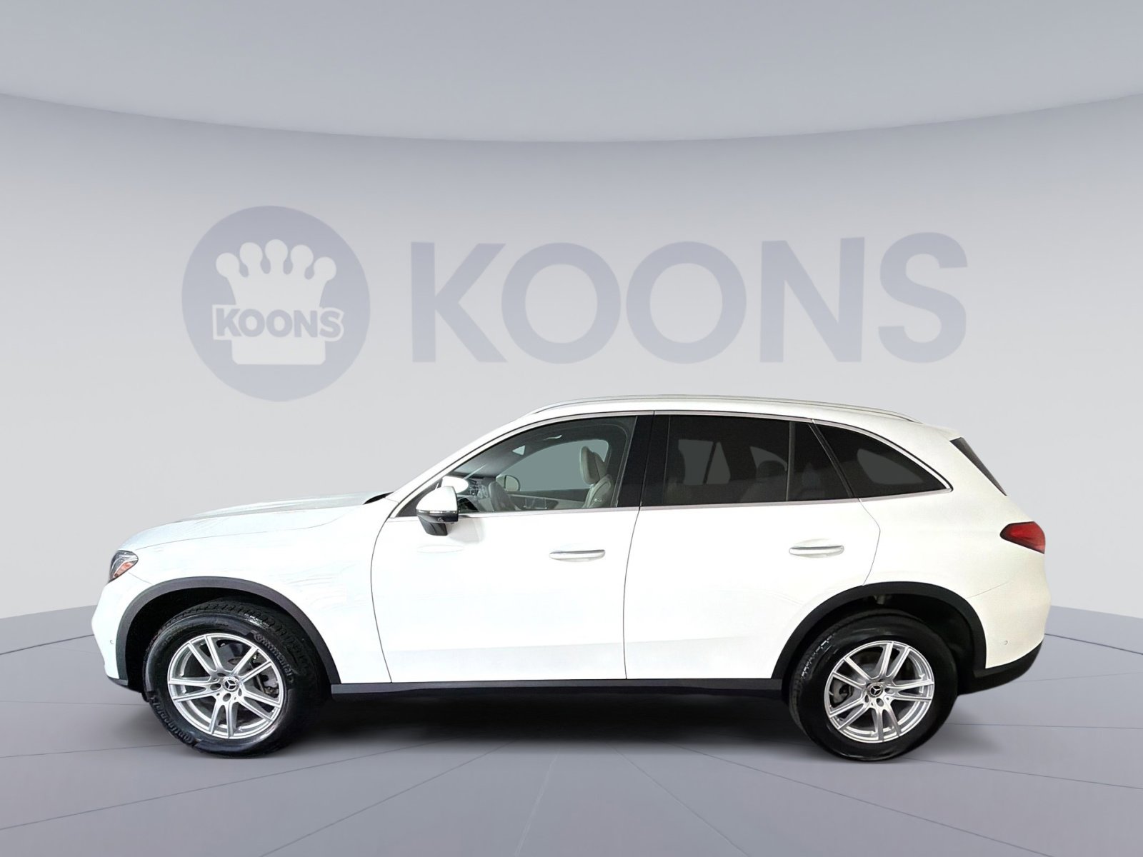 Used 2023 Mercedes-Benz GLC 300 4MATIC image 2