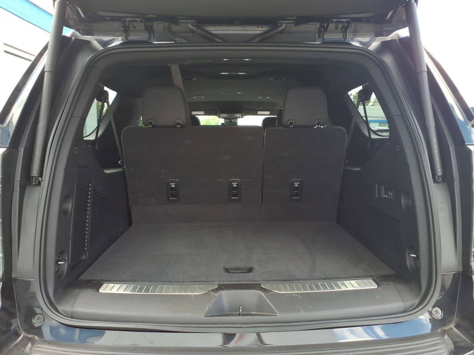 Certified 2025 Chevrolet Suburban High Country AWD/4WD image 18
