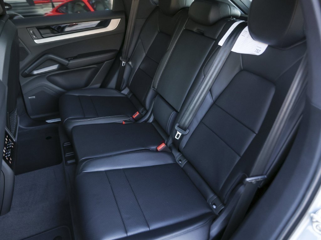 Certified 2026 Porsche Cayenne AWD/4WD image 31