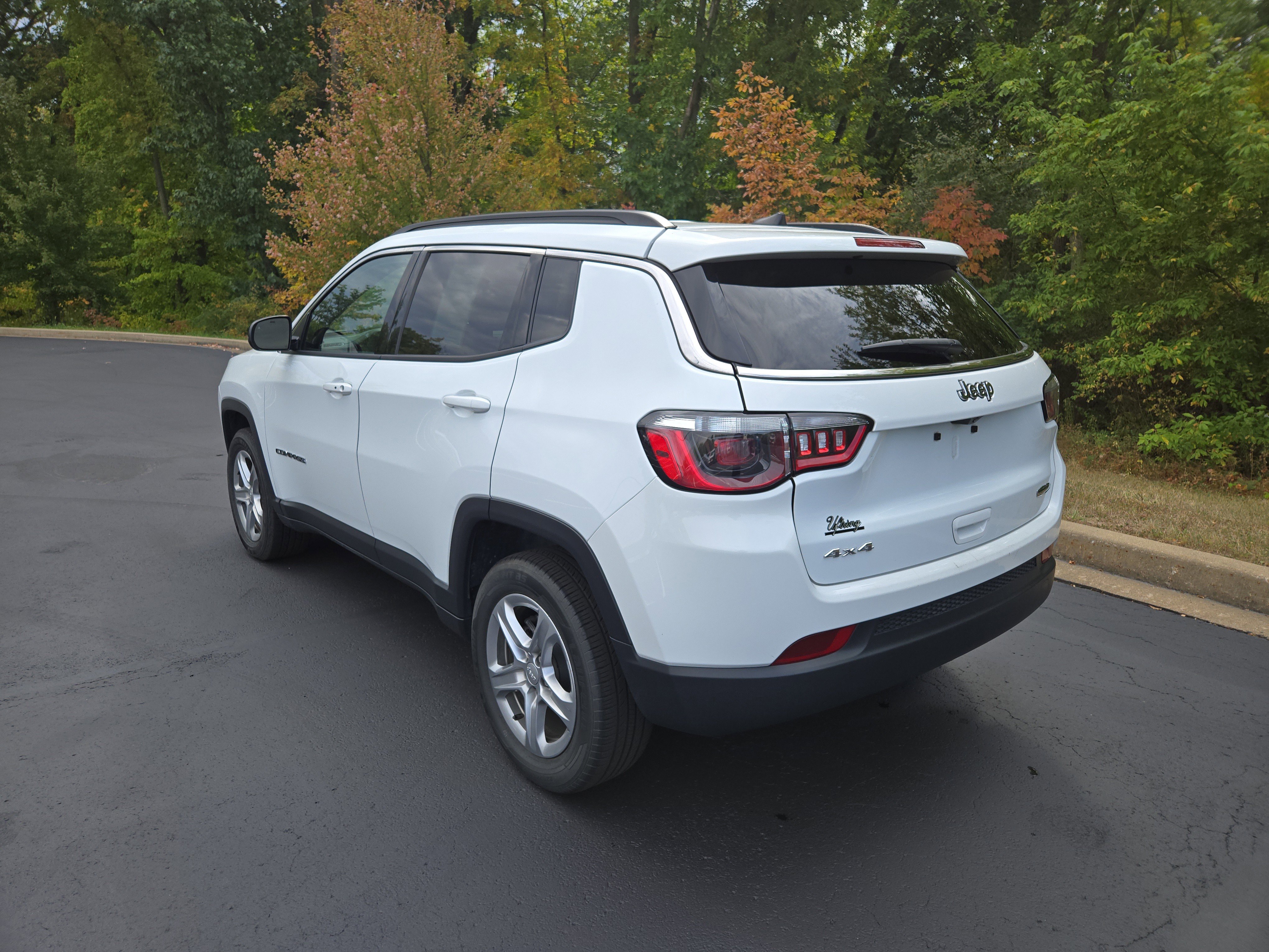 Used 2024 Jeep Compass Latitude image 6