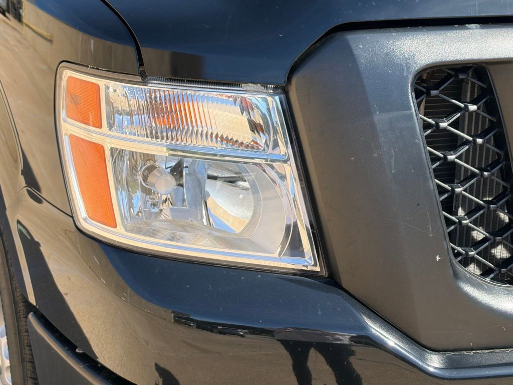 Used 2018 Nissan NV 3500 S image 18