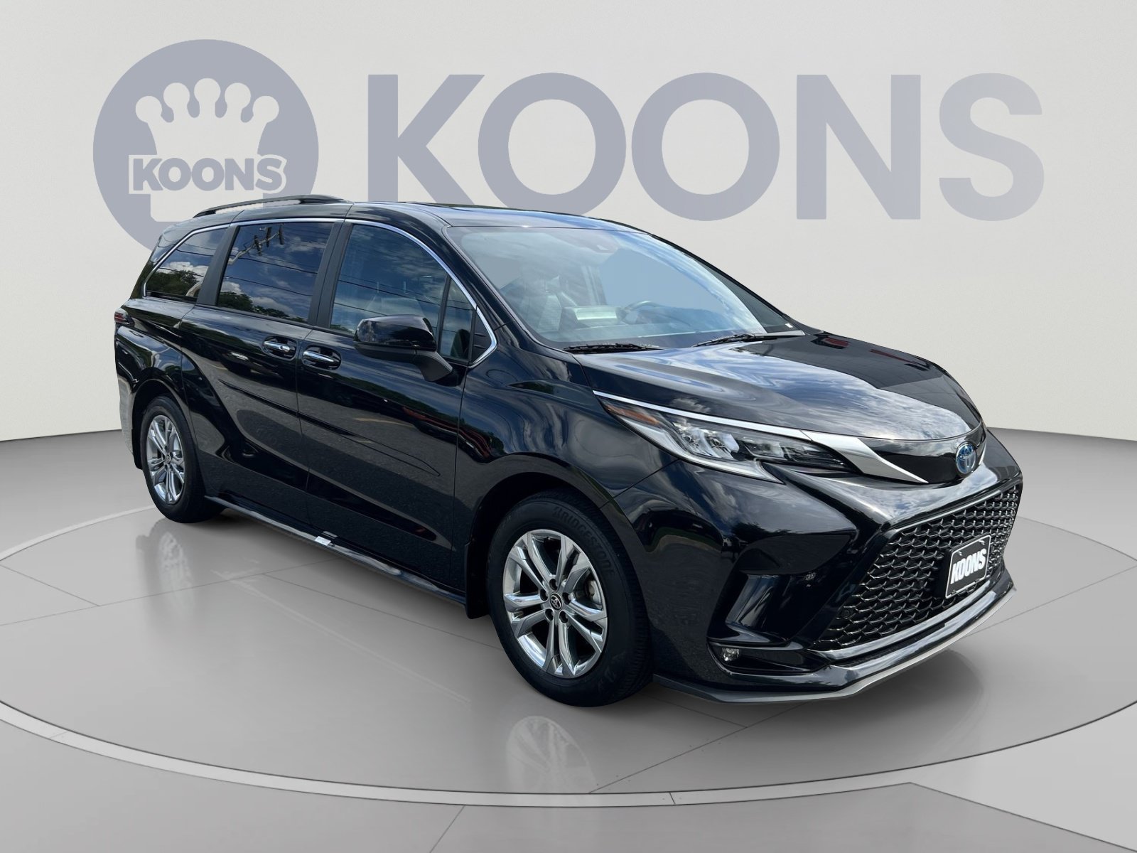 Used 2023 Toyota Sienna XSE w/ XSE Plus Package AWD/4WD image 10