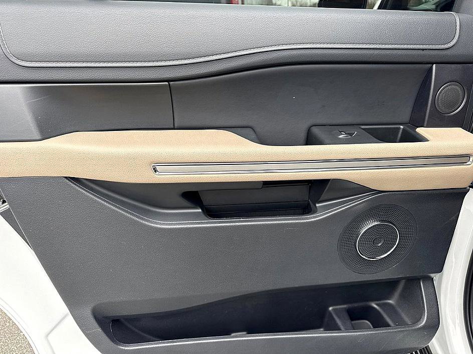 Used 2024 Ford Expedition Max Limited image 11