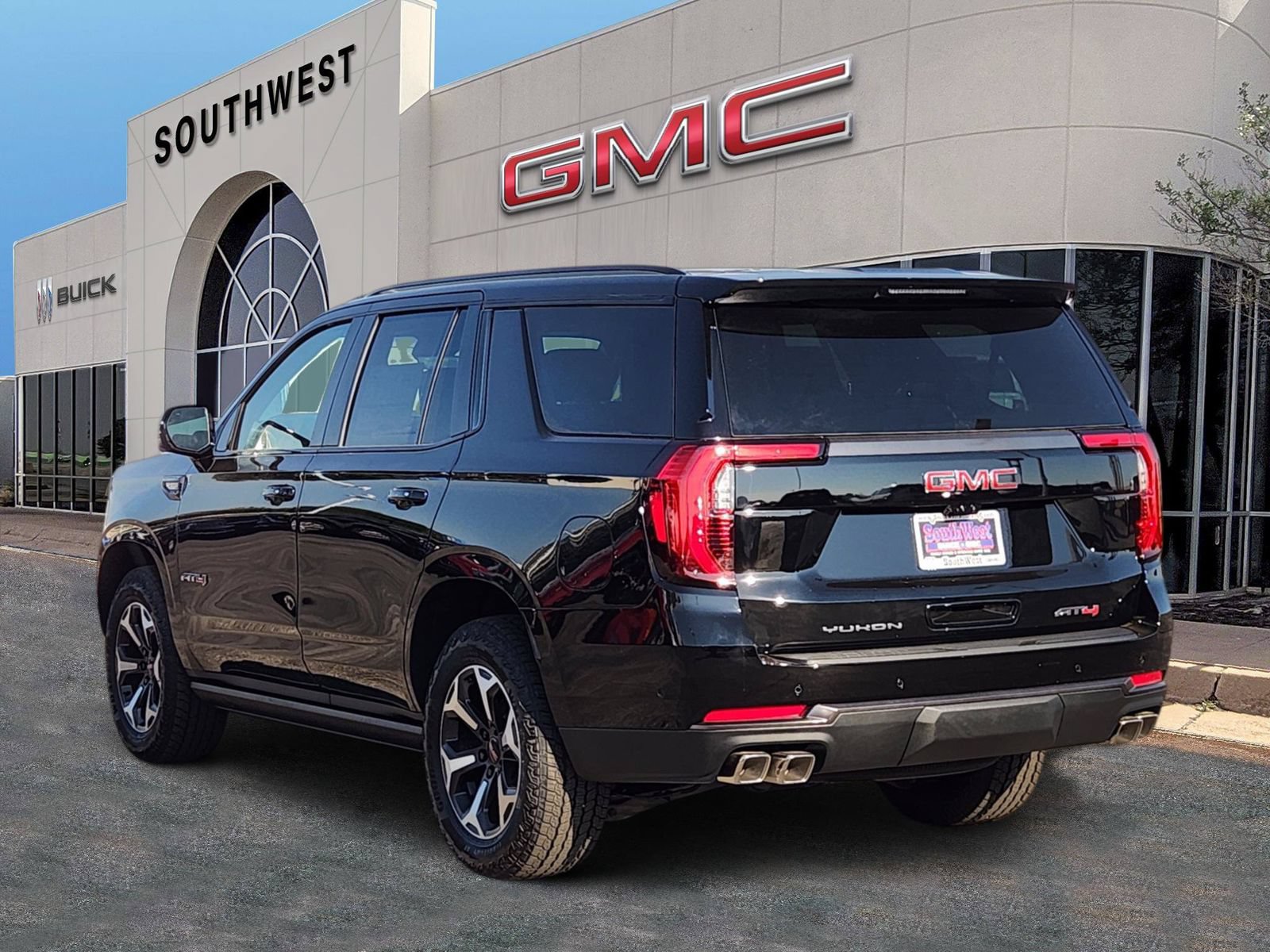 New 2026 GMC Yukon AT4 Ultimate w/ LPO, Floor Liner Package AWD/4WD image 4