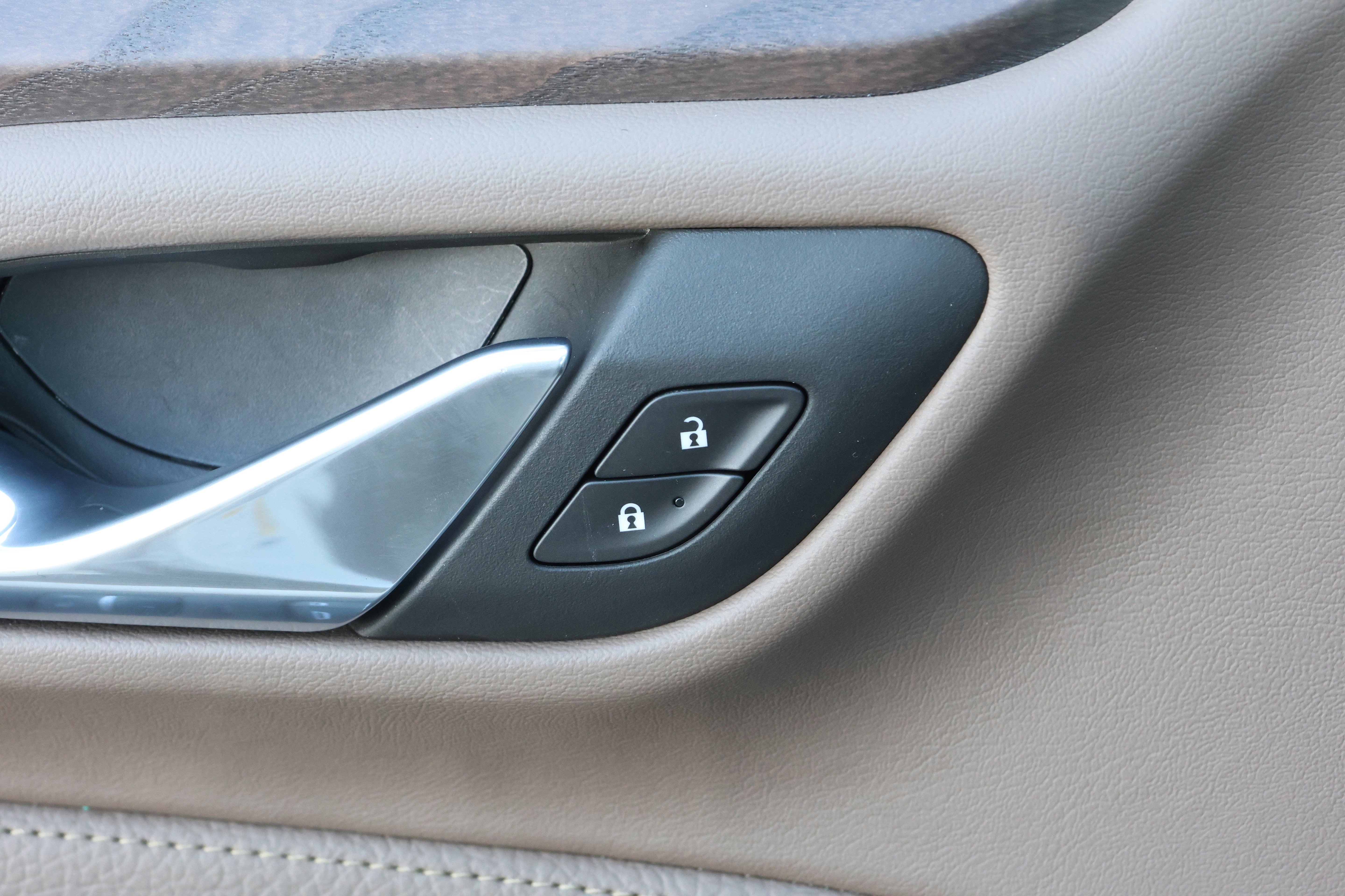 Used 2024 GMC Yukon XL Denali w/ Denali Reserve Package image 13