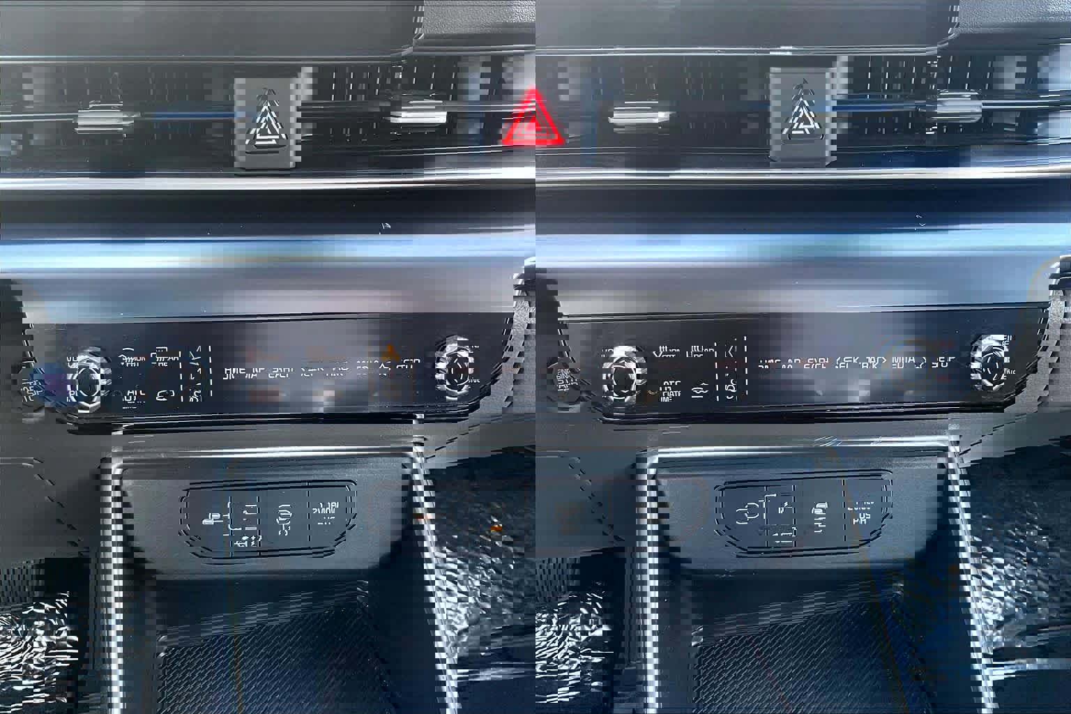 Used 2025 Kia Carnival image 29