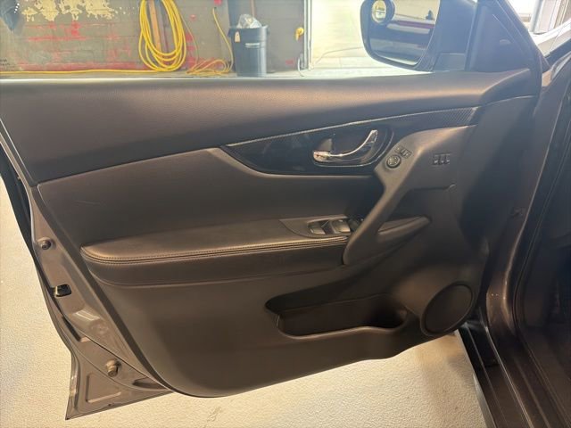 Certified 2017 Nissan Rogue SL w/ SL Premium Package AWD/4WD image 14
