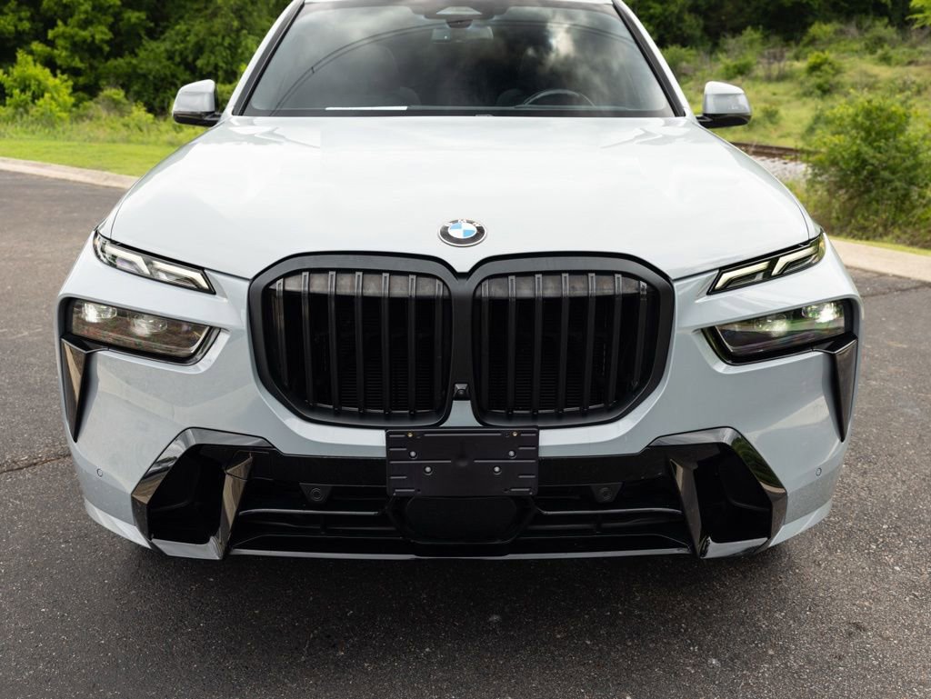 Used 2023 BMW X7 xDrive40i w/ M Sport Package AWD/4WD image 12