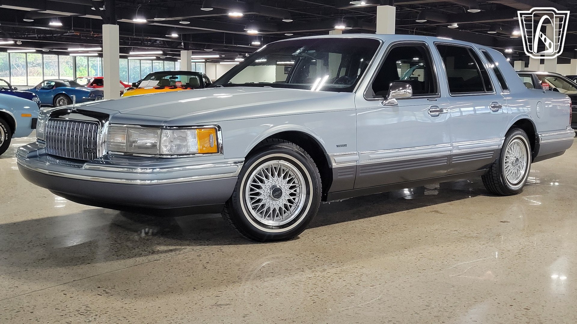 Used 1993 Lincoln Town Car Signature RWD image 19
