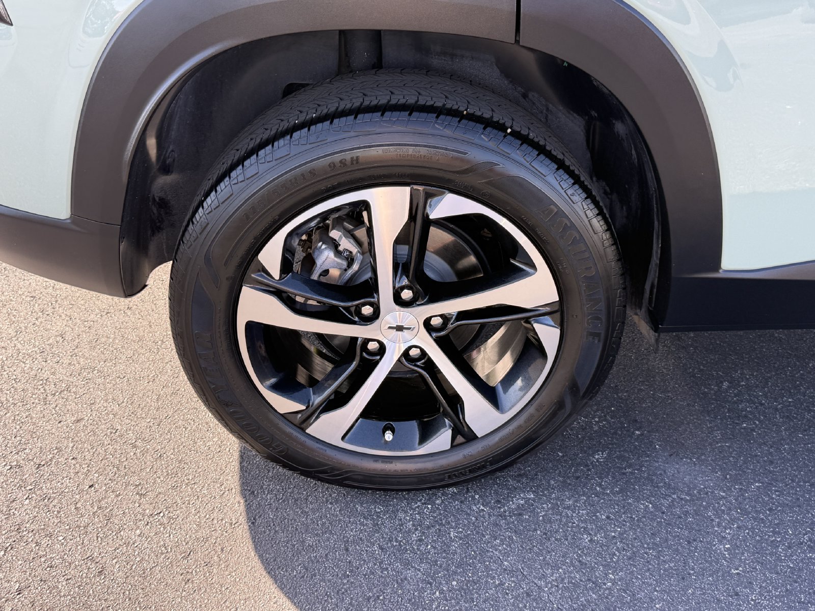 Used 2024 Chevrolet Trax RS w/ Driver Confidence Package FWD image 37