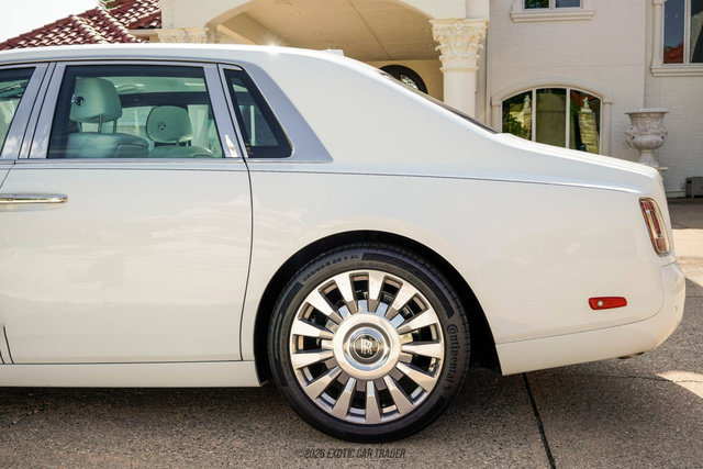 Used 2020 Rolls-Royce Phantom Sedan RWD image 3