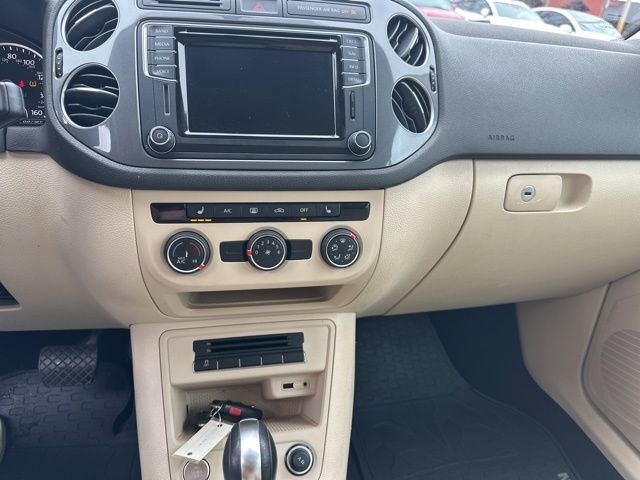 Used 2016 Volkswagen Tiguan SE image 18