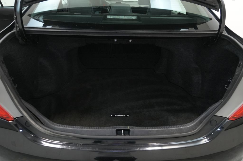 Used 2013 Toyota Camry SE w/ Leather Pkg image 21