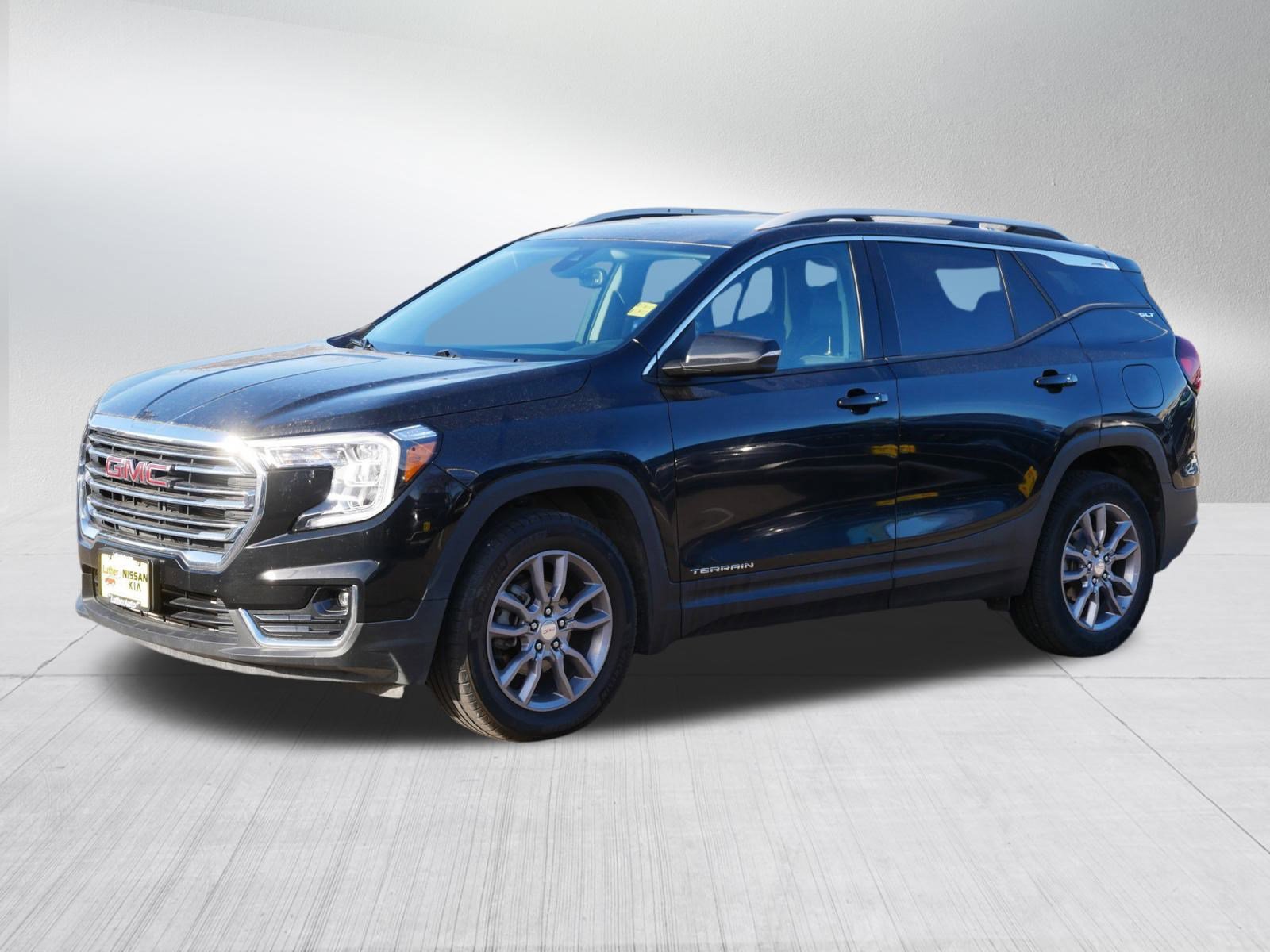 Used 2023 GMC Terrain SLT image 3