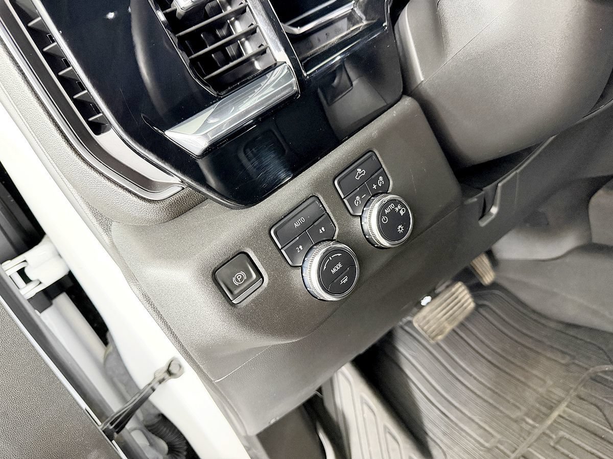 Used 2023 GMC Sierra 1500 SLE AWD/4WD image 32