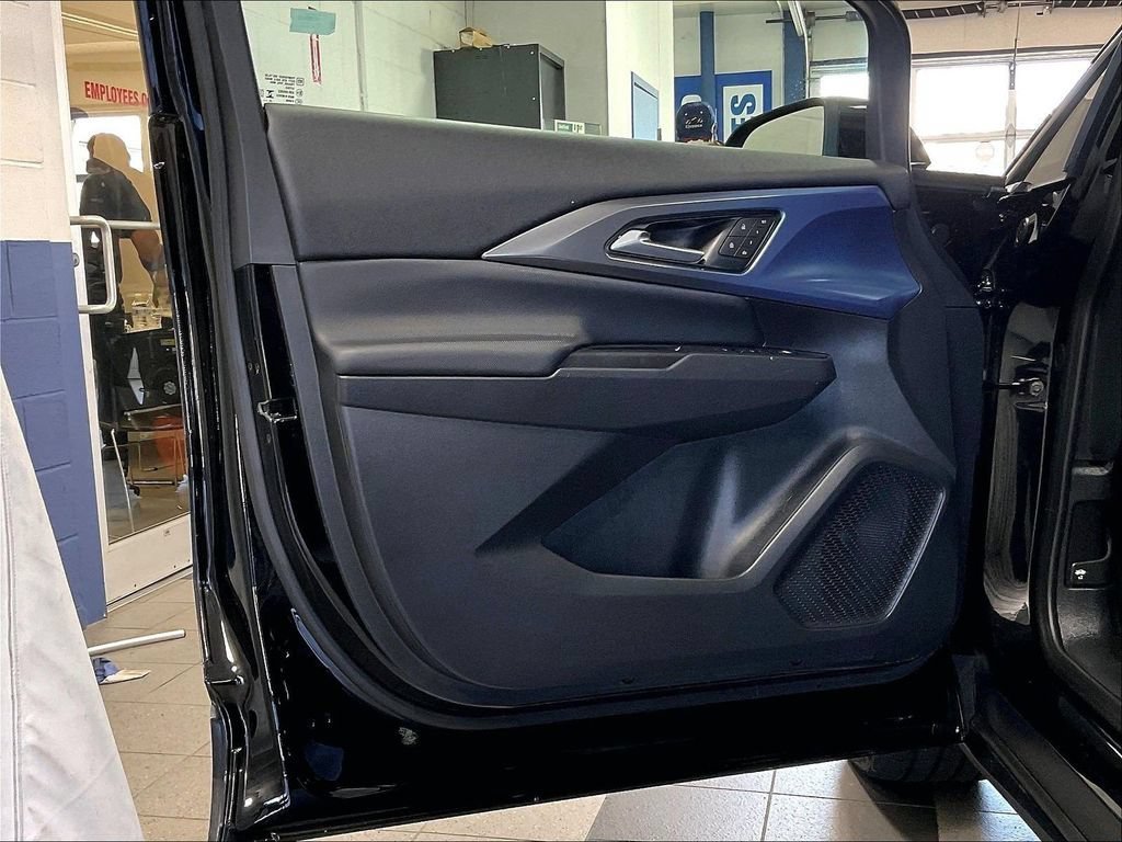 Used 2026 Chevrolet Equinox EV LT w/ Convenience Package II AWD/4WD image 9