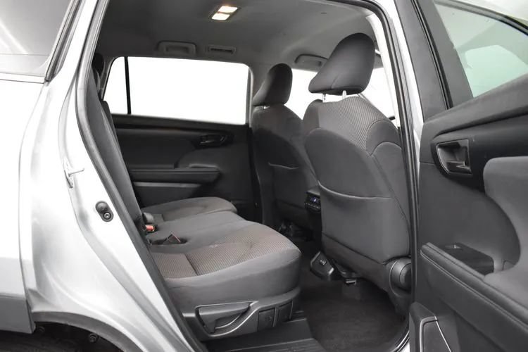 Used 2025 Toyota Highlander LE FWD image 18