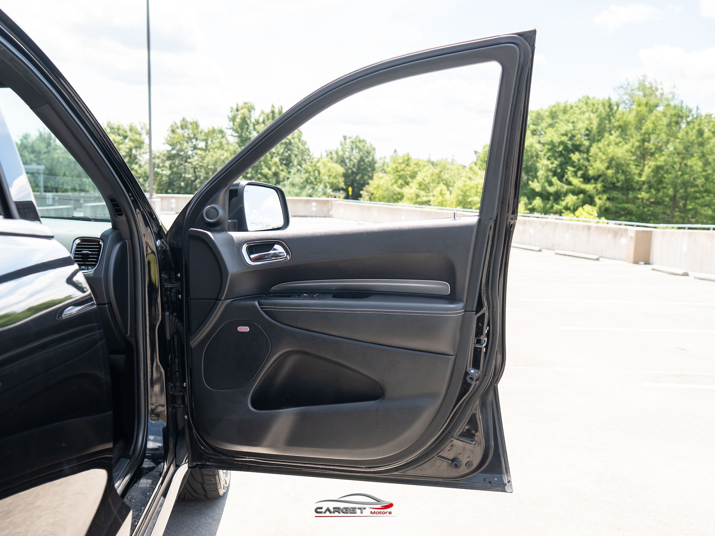 Used 2018 Dodge Durango SRT w/ Technology Group AWD/4WD image 45