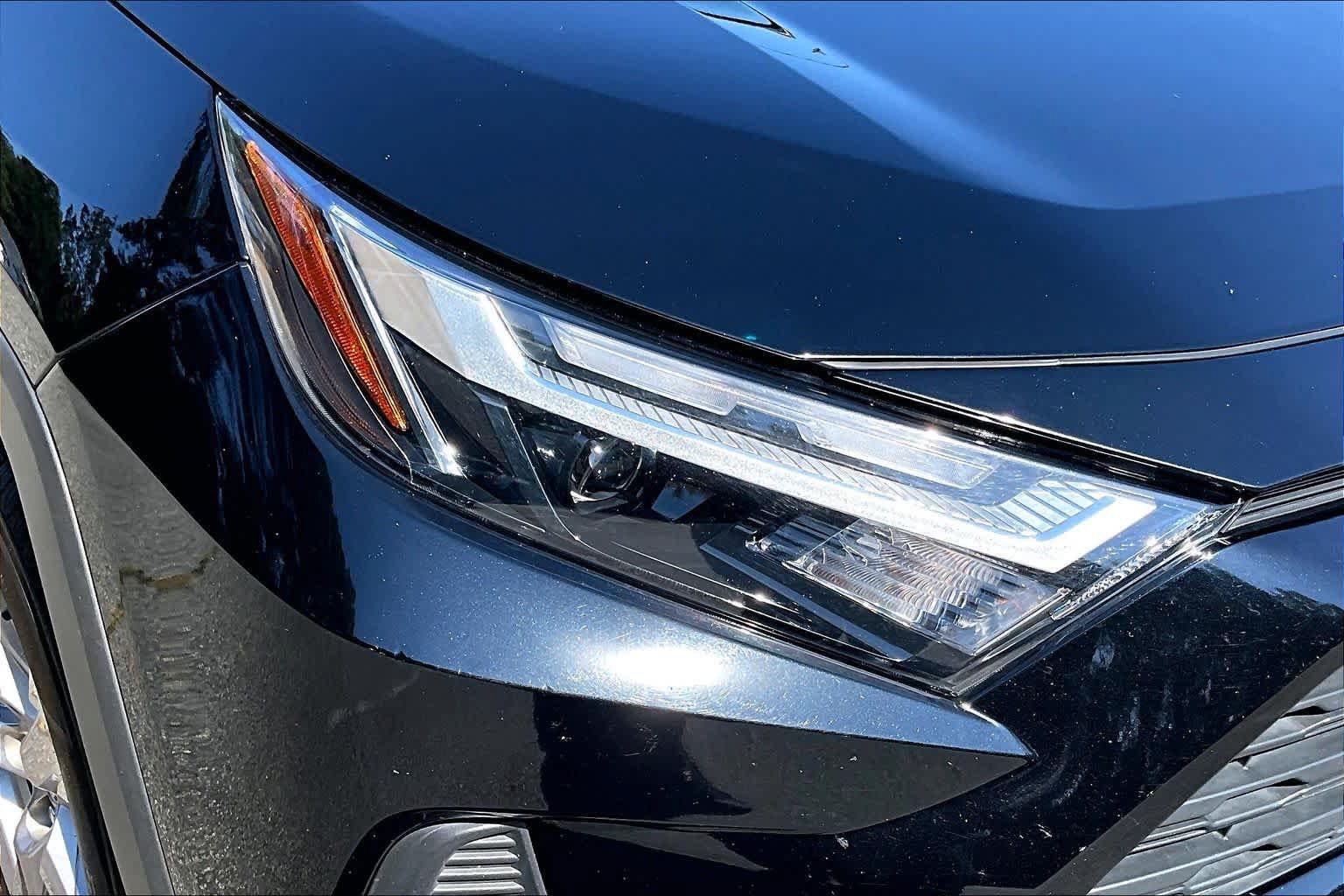 Certified 2025 Toyota RAV4 XLE FWD image 28