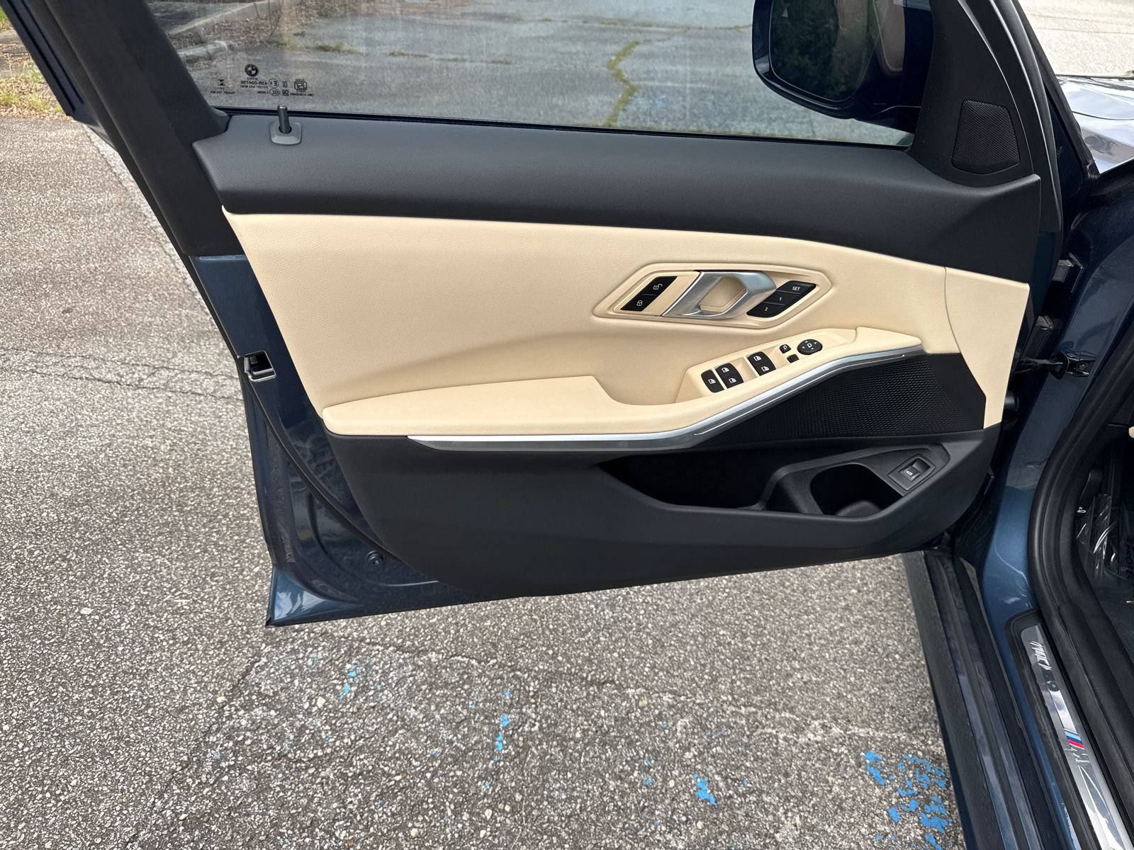 Used 2025 BMW 330i Sedan w/ M Sport Package RWD image 10