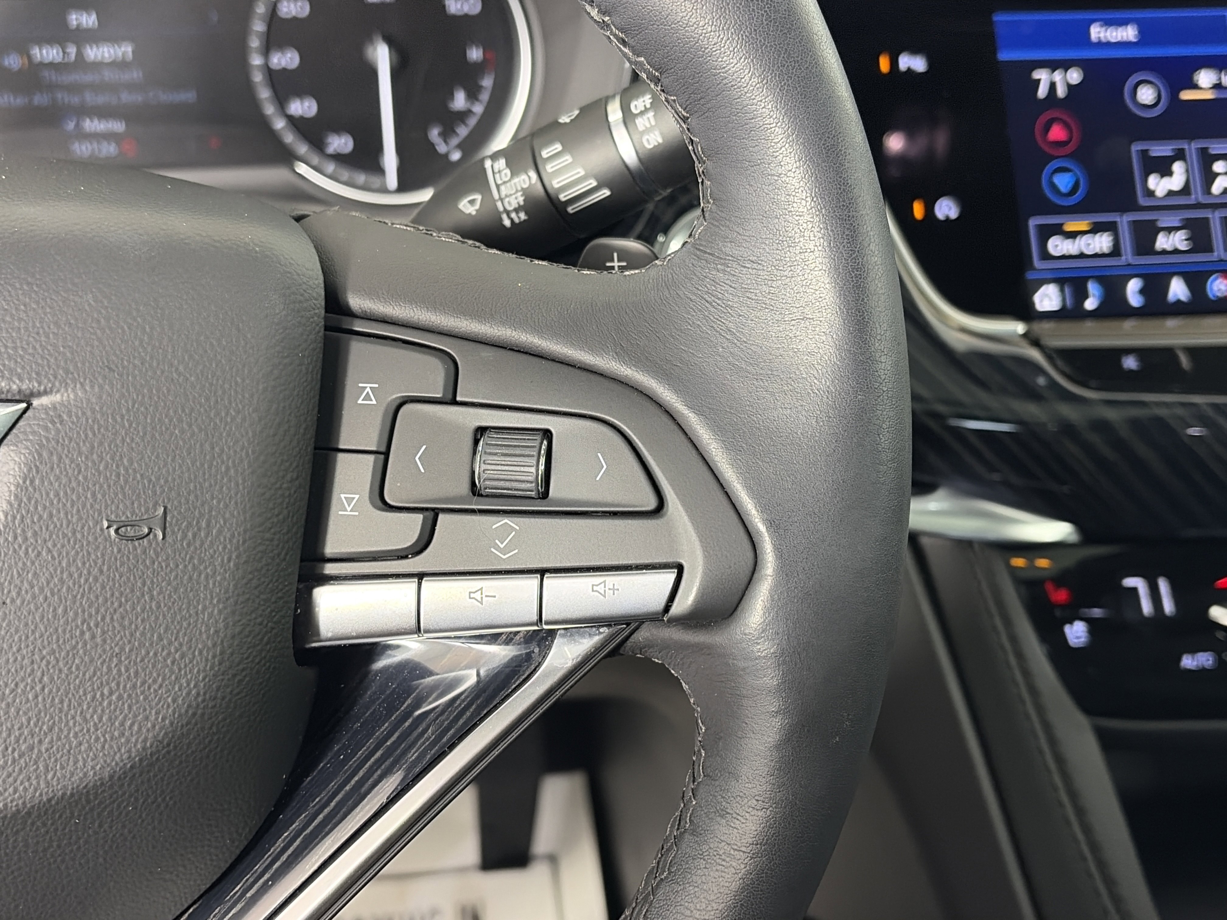 Certified 2024 Cadillac XT6 Premium Luxury w/ LPO, Floor Liner Package image 31