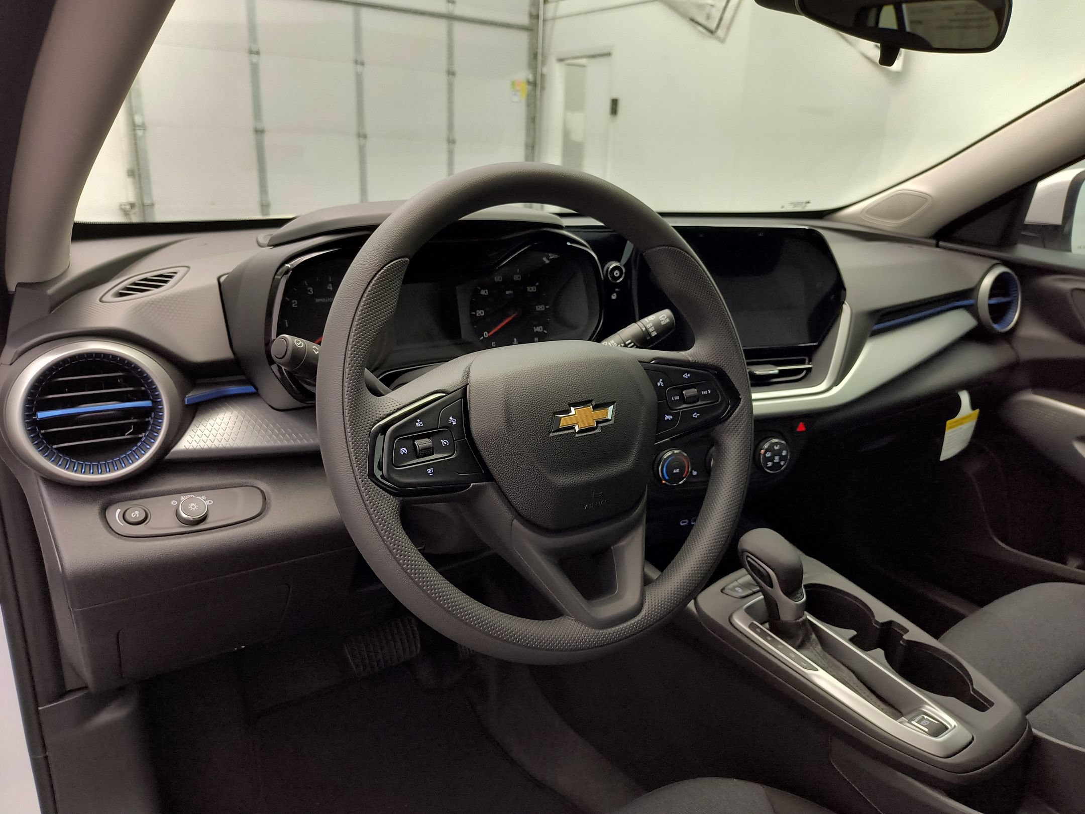 New 2026 Chevrolet Trax LS w/ LS Convenience Package FWD image 4