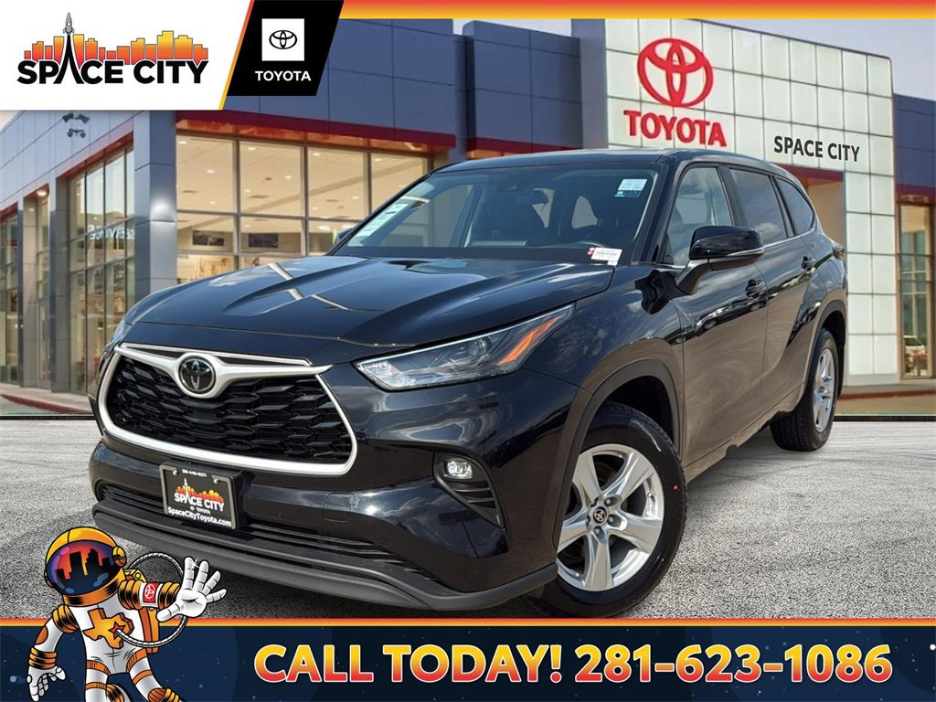 Used 2024 Toyota Highlander LE
