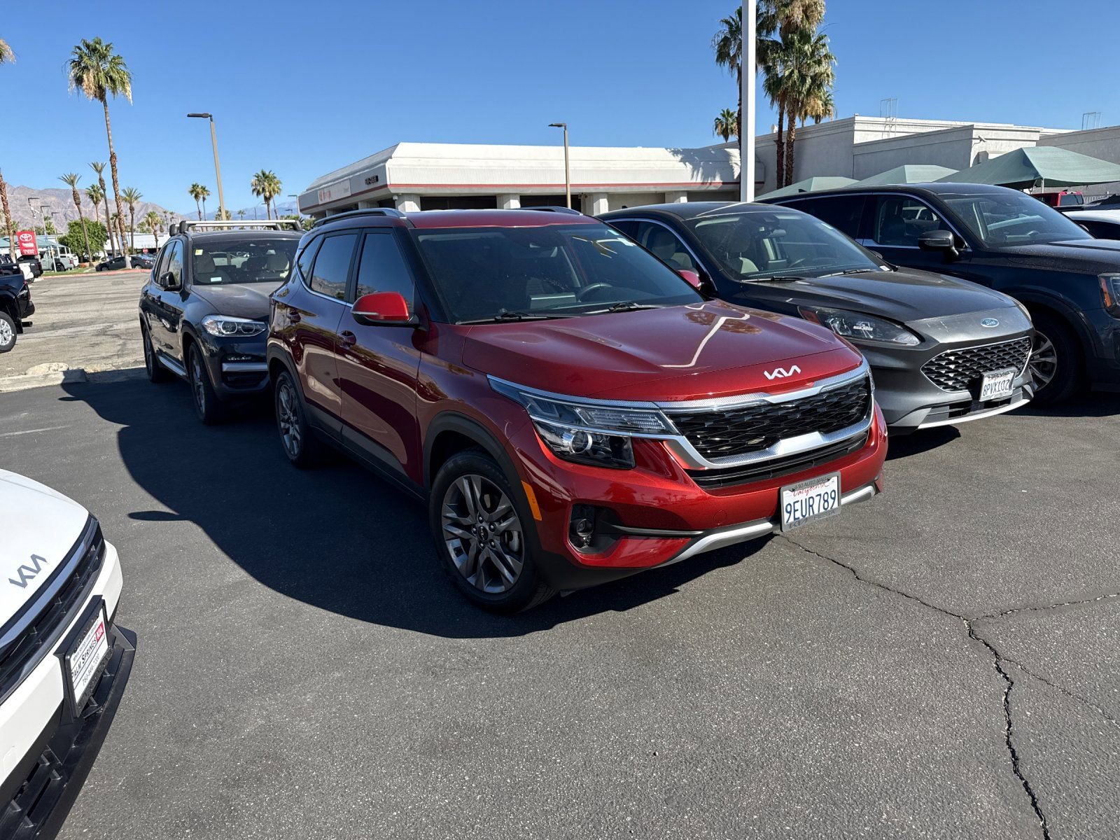 Used 2023 Kia Seltos S w/ Navigation Package FWD image 2