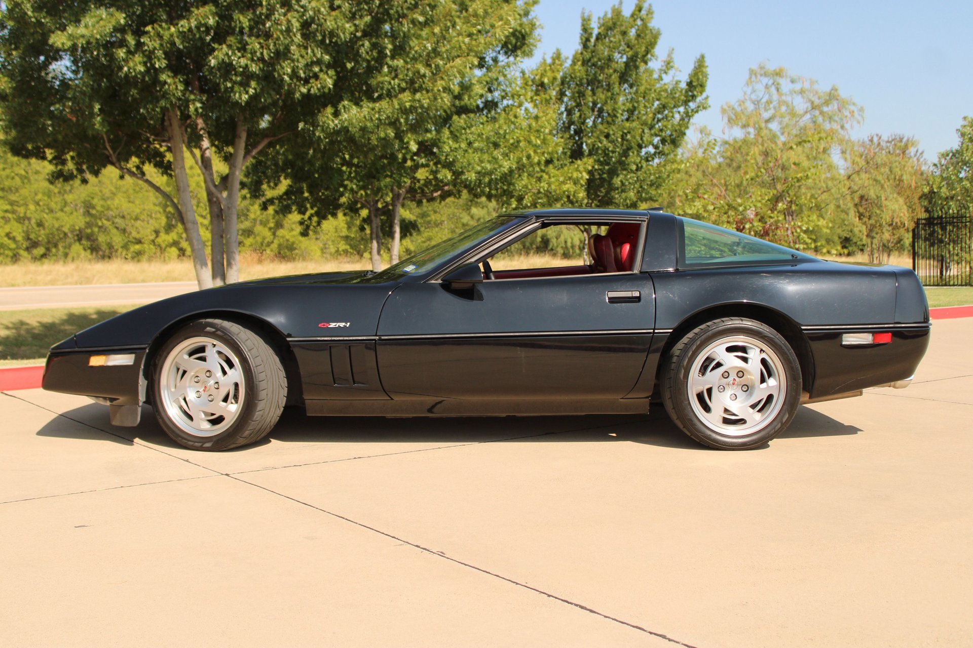 Used 1990 Chevrolet Corvette ZR-1 RWD image 6