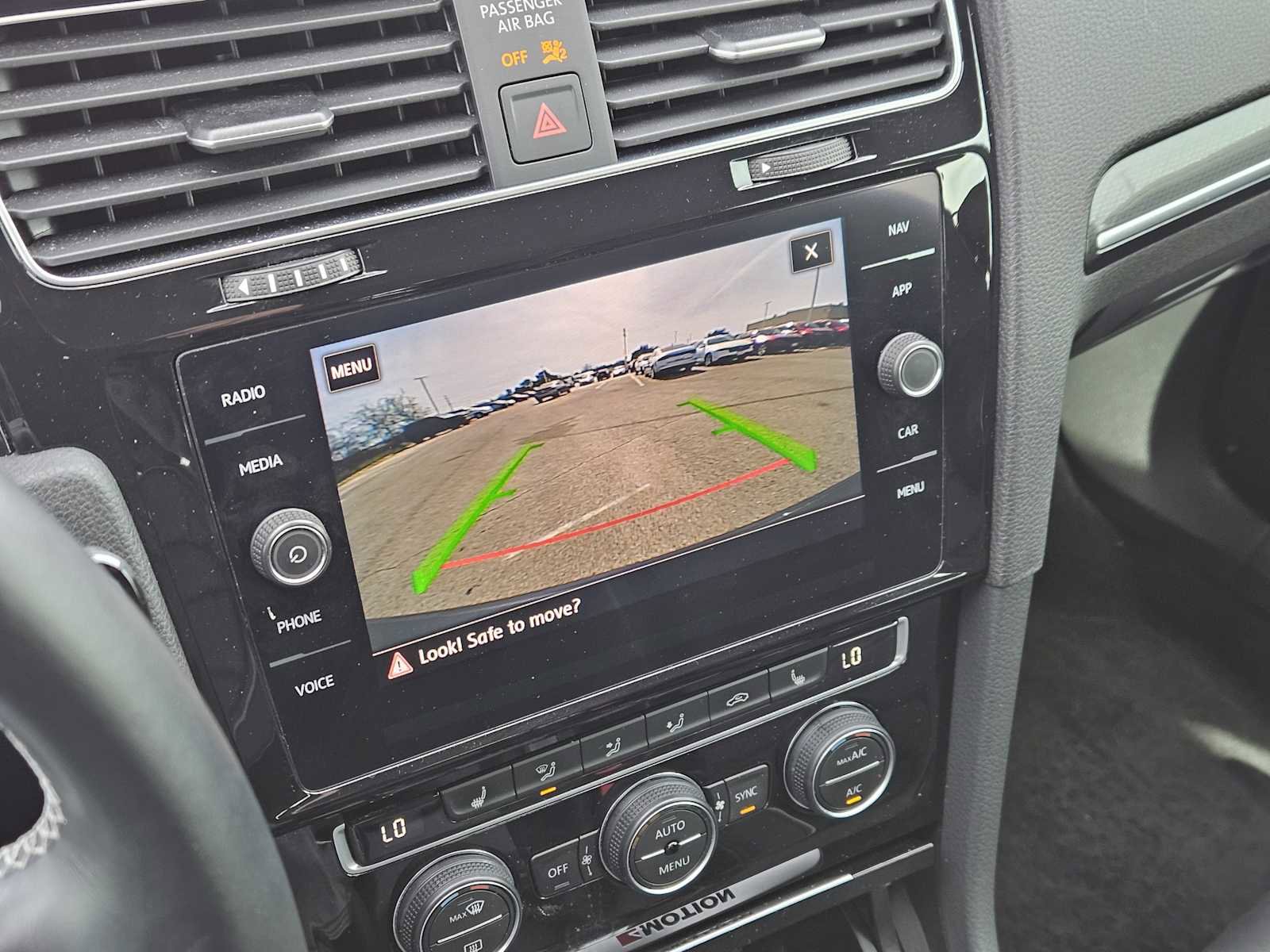 Used 2019 Volkswagen Golf R 4-Door image 18